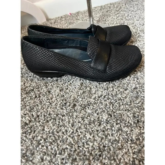 Dansko oksana black snakeskin slip on loafers size‎ 6 - Picture 1 of 8